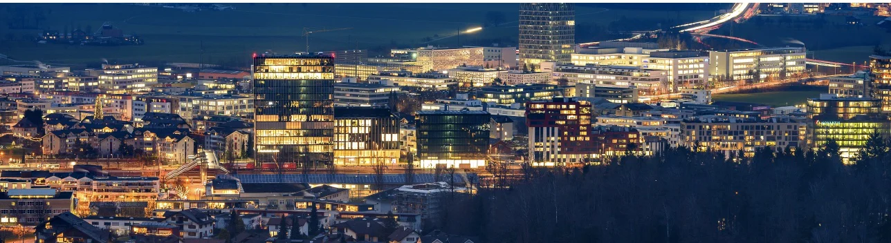 Wirtschaftsregion ZUGWEST bei Nacht