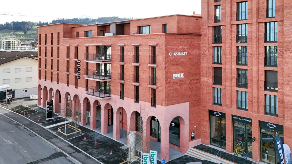 Chäsimatt und Hotel BRIX im Rampenlicht